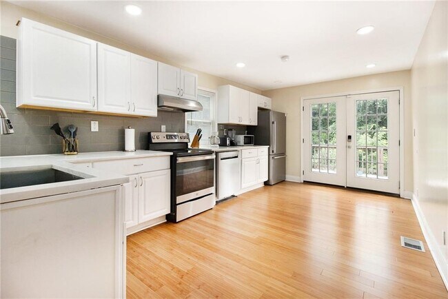 Building Photo - 361 Adelle St SE