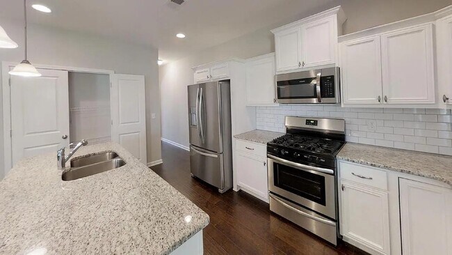 Building Photo - 2623 Dunkirk Cir