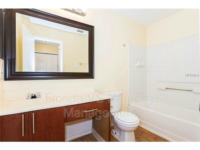 Foto del edificio - 3851 Bay Club Cir
