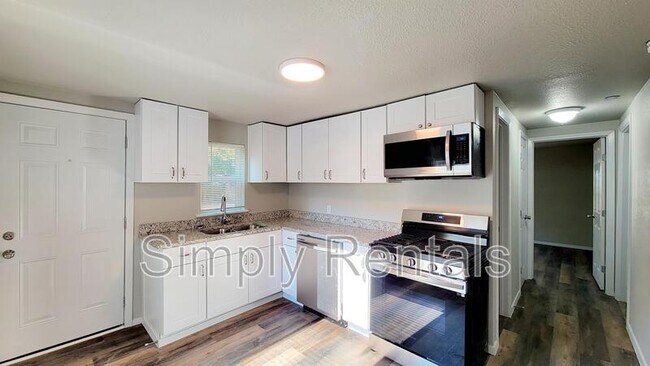 Building Photo - STANFORD 1221