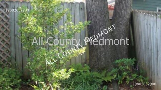 Building Photo - 1544 Pecan Ave