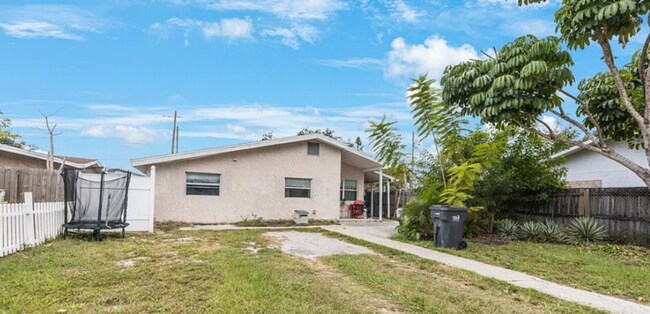 Building Photo - 4540 41st Ave N
