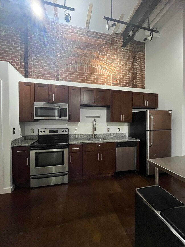 Foto del edificio - 1350 Rosa L Parks Blvd