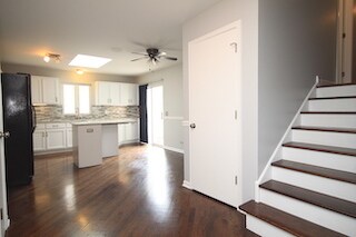 Building Photo - 310 Judson St