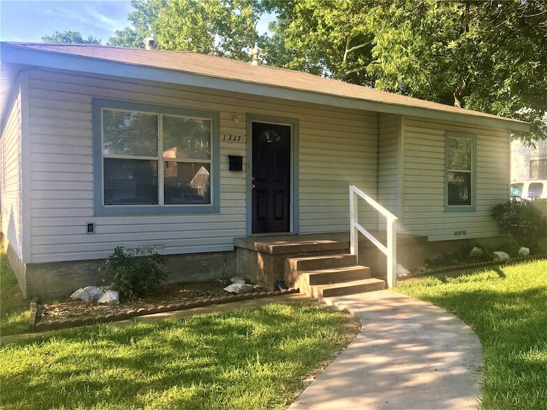 Foto principal - 1317 Meadowbrook Dr