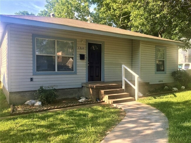 Photo - 1317 Meadowbrook Dr House