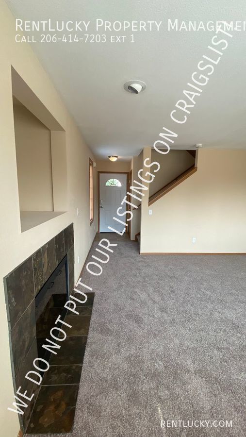 Building Photo - Beautiful & LARGE 3-Bedroom Duplex with Ga...