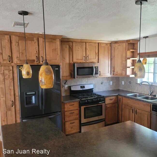 Building Photo - 4 br, 2 bath House - 18 Road 6438