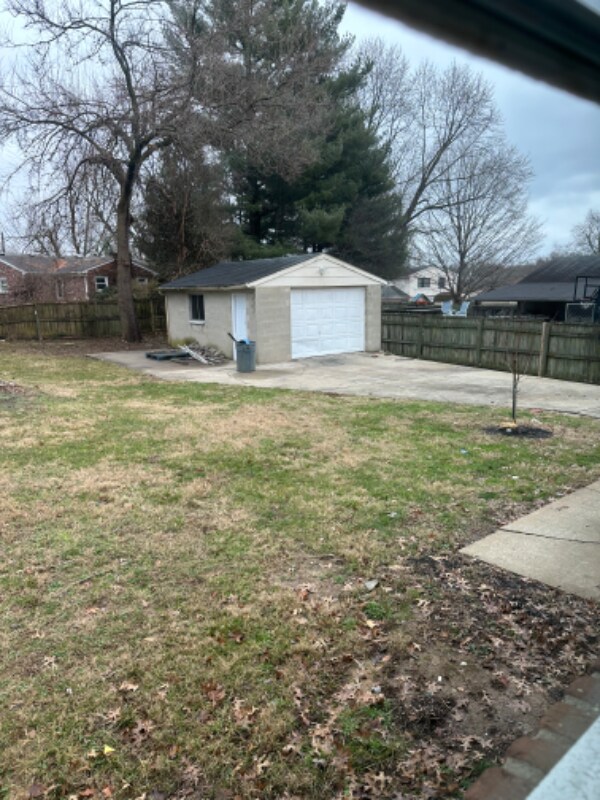 Building Photo - 8505 Robin Hill Dr