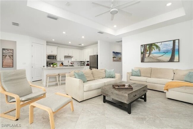 Living & kitchen - 15551 Northridge Rd