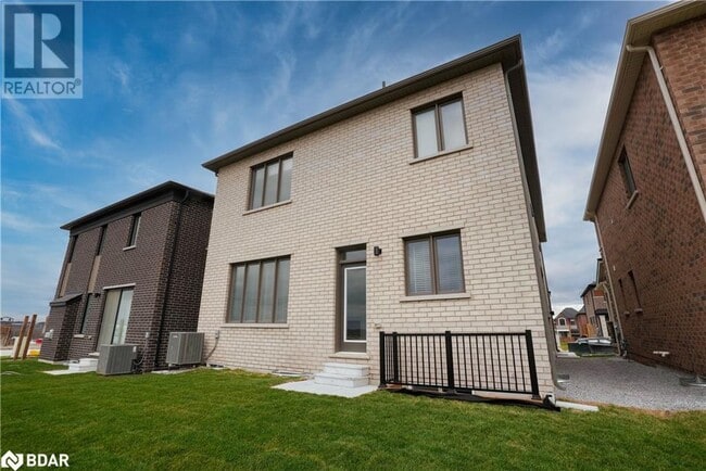 Building Photo - 59 Suzuki St