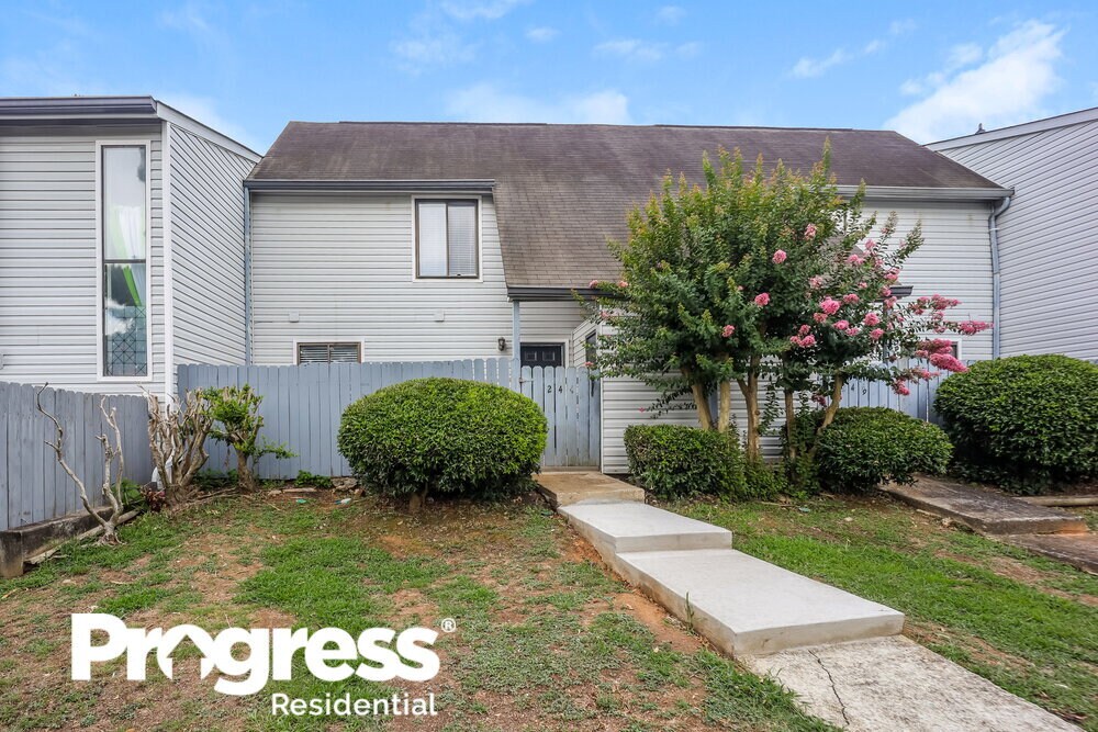 Primary Photo - 244 Country Club Dr