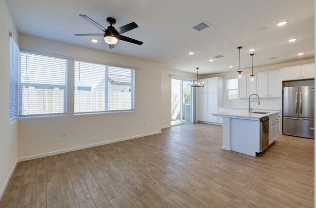 Foto del edificio - 1527 Foxhill Ln