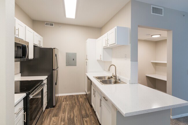 Ridgepointe en Gleneagle_1x1_CS_Winter2020_04 - RidgePointe at Gleneagle