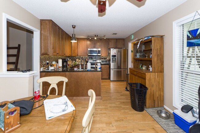 Building Photo - 2 Bedroom 2 Bath Townhouse in Corey Woods ...