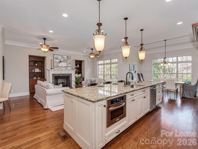 Foto del edificio - 1825 Mill Chase Ln