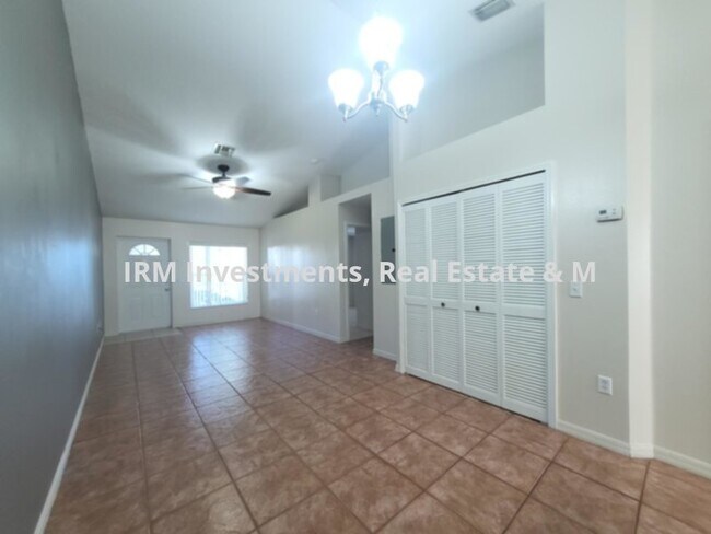 Foto del edificio - 2 bedroom 2 bathroom townhome