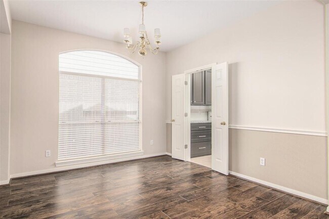 Foto del edificio - 5231 Summerside Dr