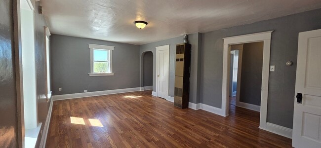 Building Photo - Upper Level One Bedroom Condo in Cadillac