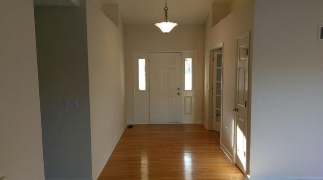 Building Photo - 439 Foxhunt Dr
