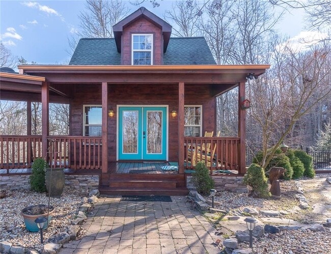 Building Photo - 495 Chicory Dr E