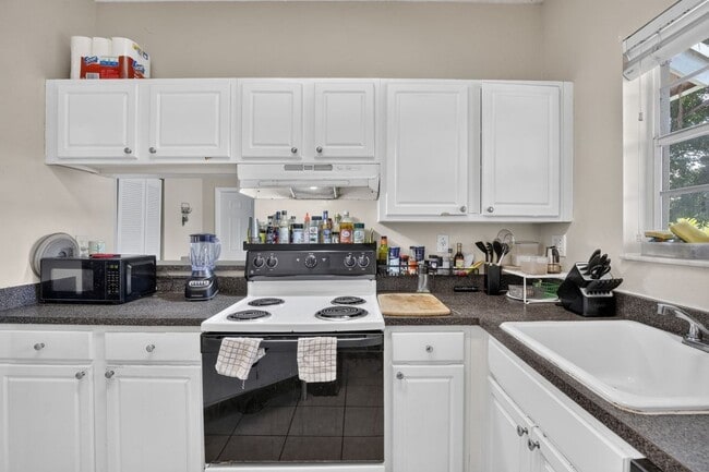Foto del edificio - 2361 NW 96th Terrace