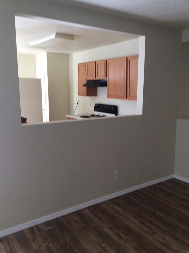 Foto del edificio - 6136 Rose Park Ave NW