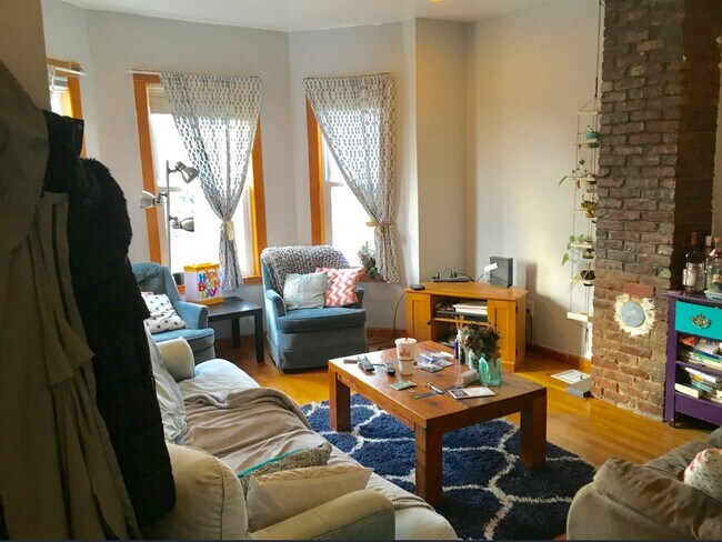 Building Photo - 176 Hyde Park Ave