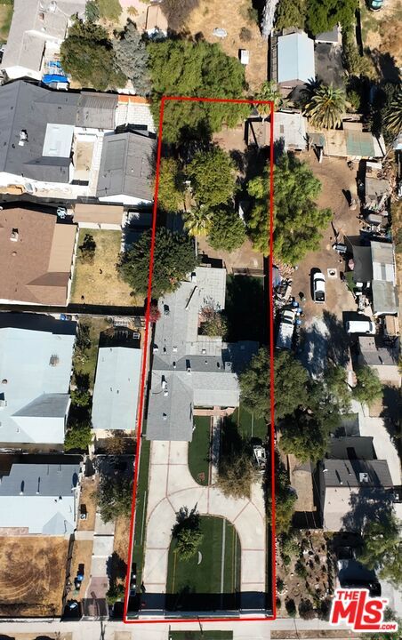 Building Photo - 18643 Strathern St