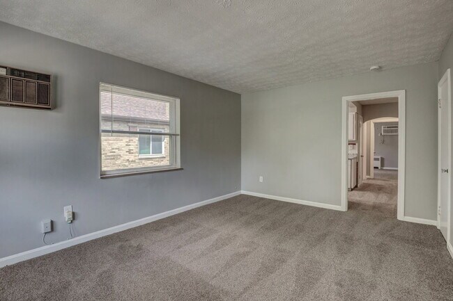 Foto del edificio - 1672 Llanfair Ave