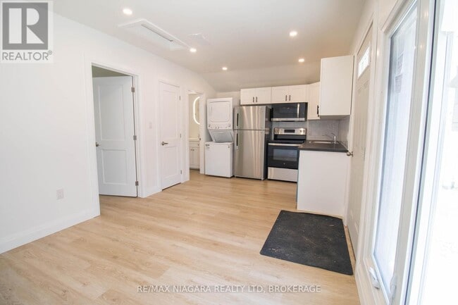 Building Photo - 362 Gatfield Ave