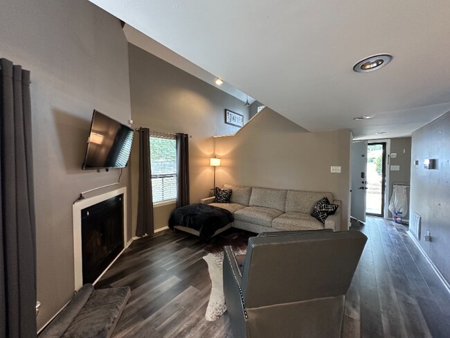 Foto del edificio - 12100 Rainwood Rd