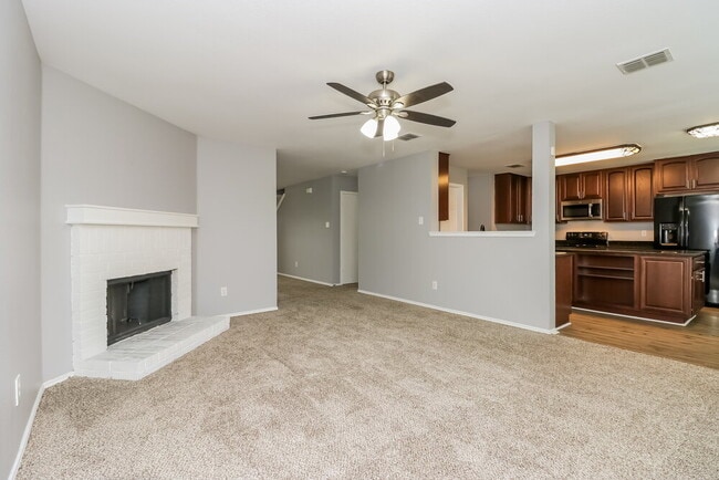 Building Photo - 937 Stone Chapel Way