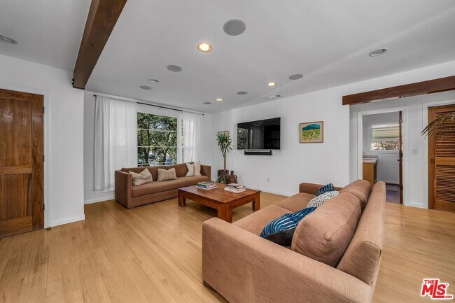 Foto del edificio - 7844 Stewart Ave