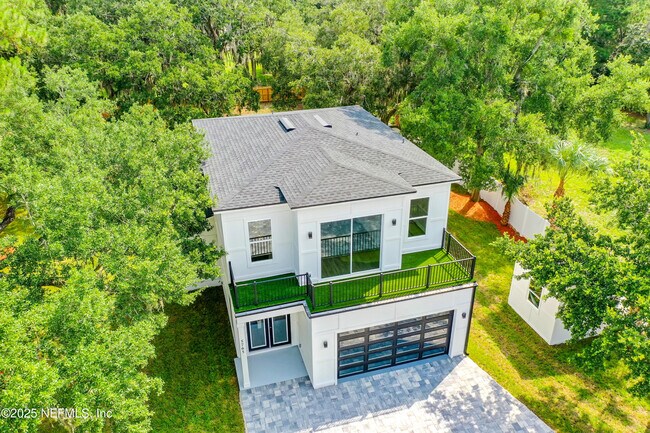 Foto del edificio - 5395 Heckscher Dr