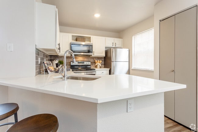 Kitchen - Grand View @ Flatirons