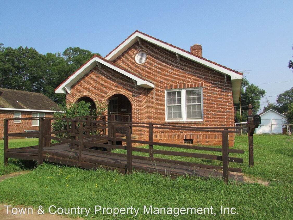 2 br, 1 bath House 420 Bond Ave House Rental in Greenwood, SC