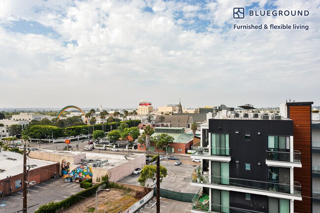 Foto del edificio - 3838 Dunn Dr