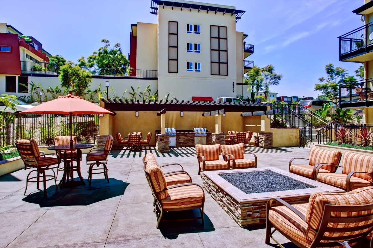 Highridge Apartments - 28124 Peacock Ridge Dr