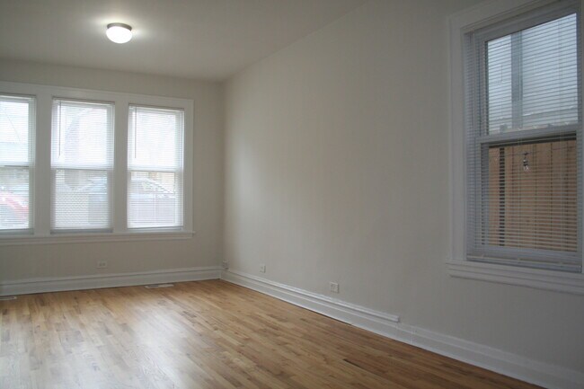 Foto del edificio - 1066 N Paulina St