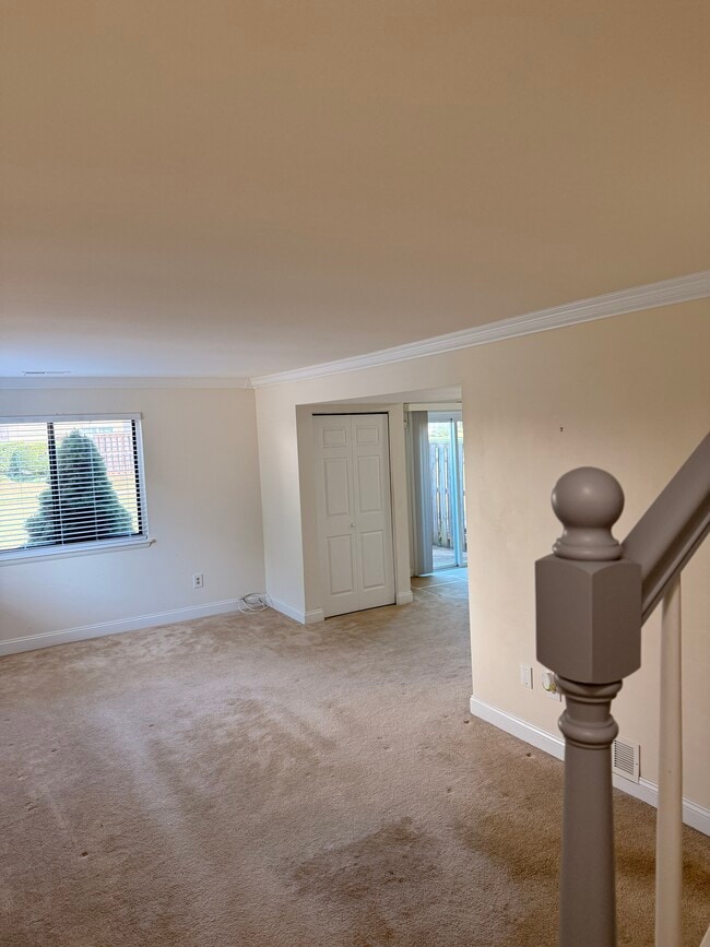 Foto del edificio - 9015 Sandalwood Dr