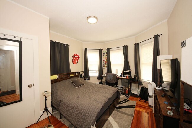 Building Photo - 58 Parker St