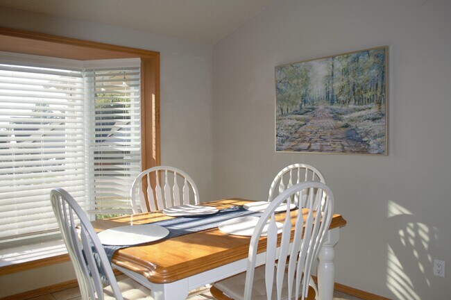 Building Photo - 14625 NE 6th St