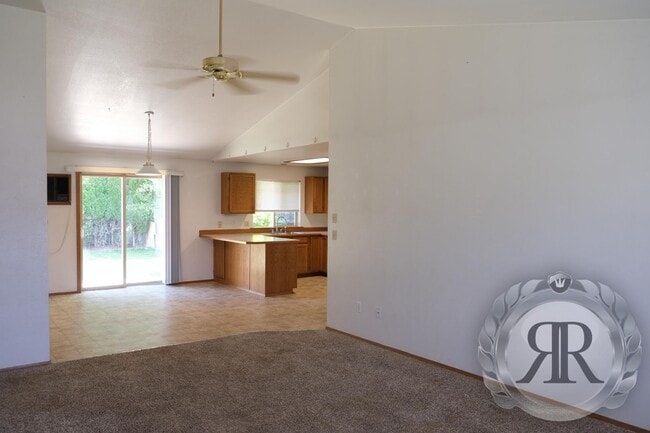 Building Photo - West Valley 2 Bedroom, 1 Bath Duplex