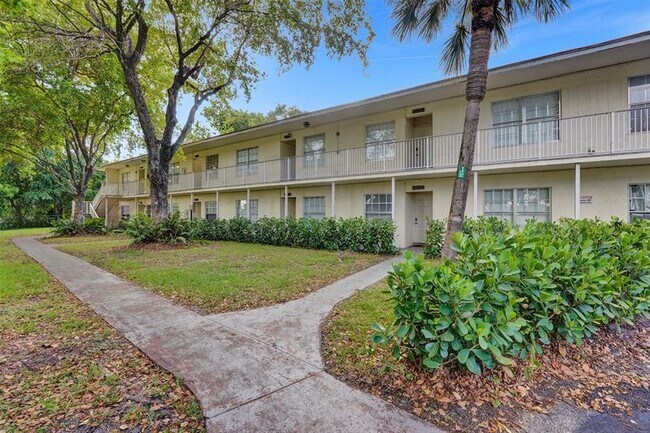Foto del edificio - 2518 Riverside Dr