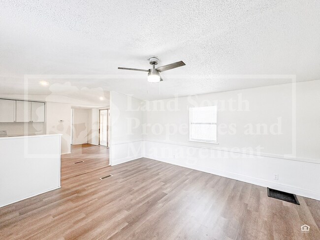 Foto del edificio - 1175 Meadow Lawn Street