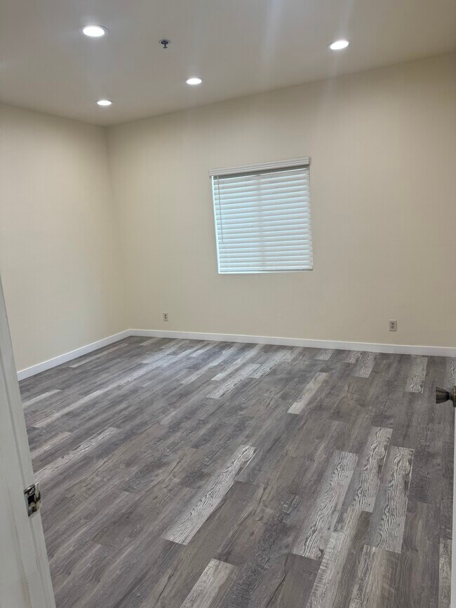 Foto del edificio - 2900 Fairway Ave