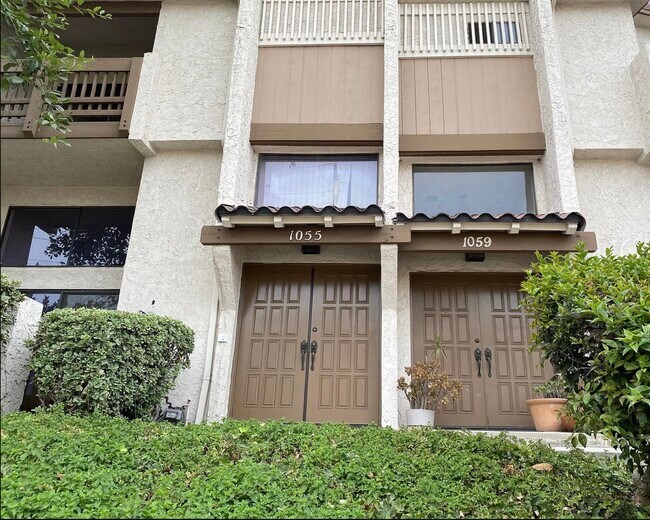 Foto del edificio - 1055 Walnut Grove Ave