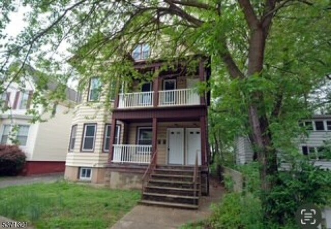 Building Photo - 374 High St
