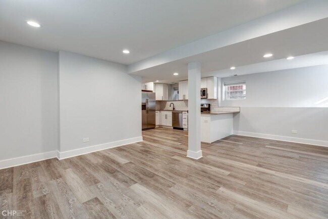 Foto del edificio - 4 bedroom in Chicago IL 60613